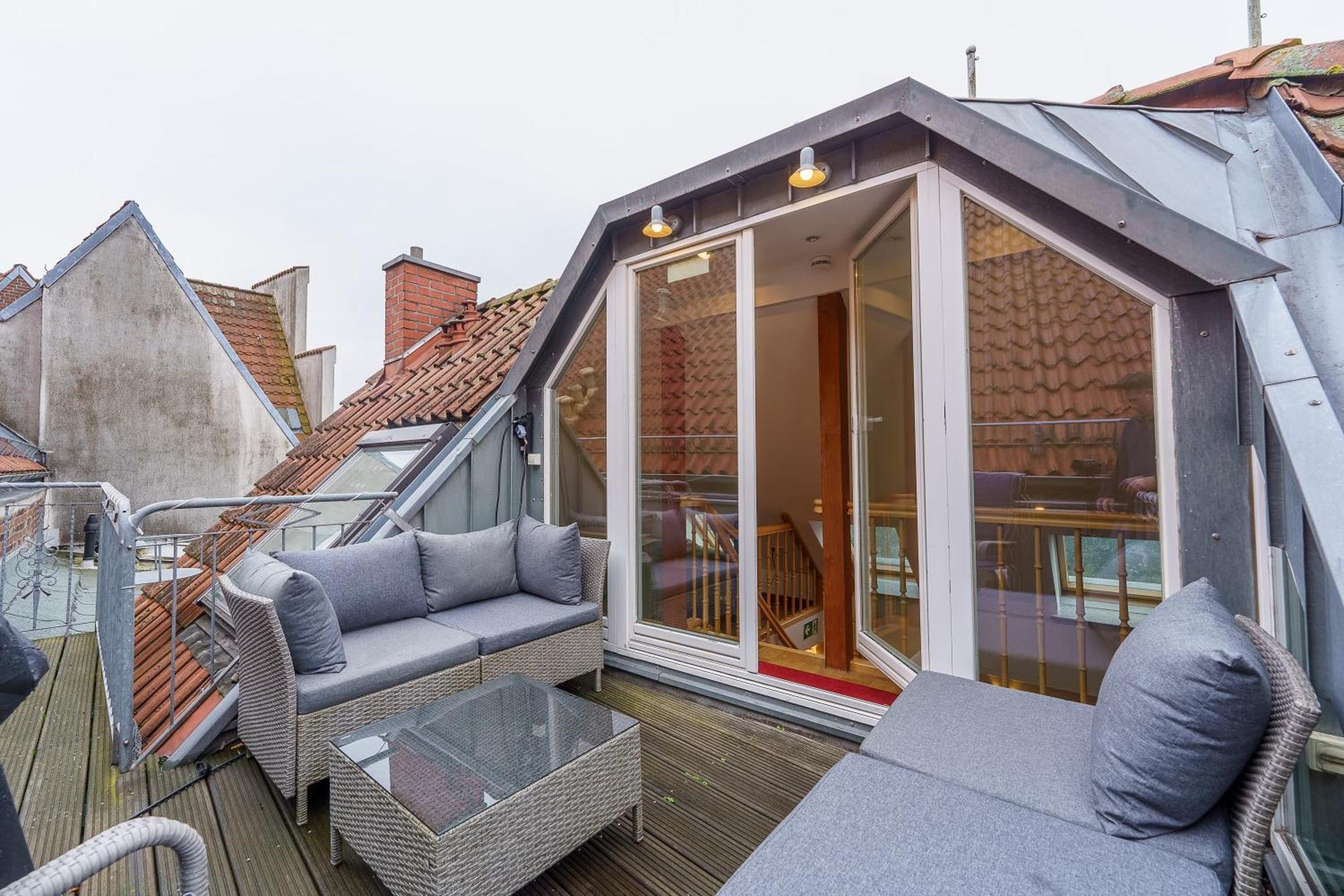 Maisonette Am Holstentor Mit Dachterrasse Und Heimkino Lubeck Ngoại thất bức ảnh